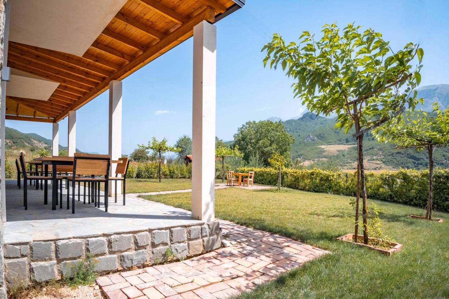 Villa Bujtina Lumo & Pool Përmet Exterior foto